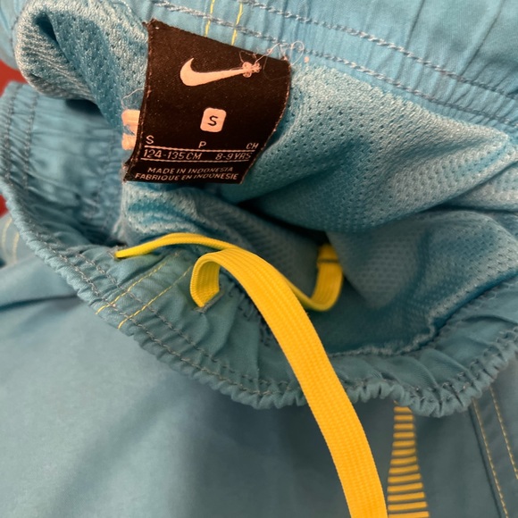 Sz small Nike kid shorts - Picture 2 of 2